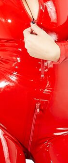 Rood latex catsuit